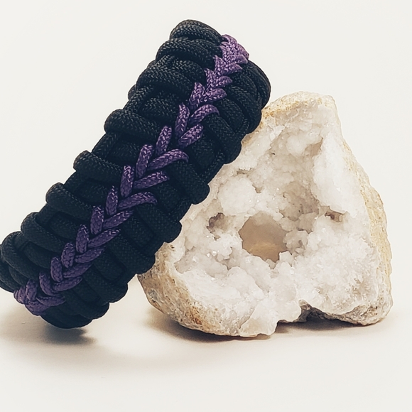 Handmade paracord bracelet - Picture 1 of 2